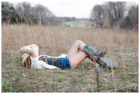 Sun drenched field waterford pennsylvania senior session jessica husted photography