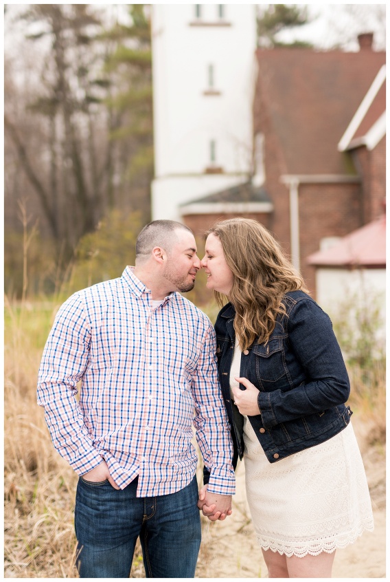 romantic-presque-isle-state-park-engagement-session-erie-pa-jessica-husted-photography